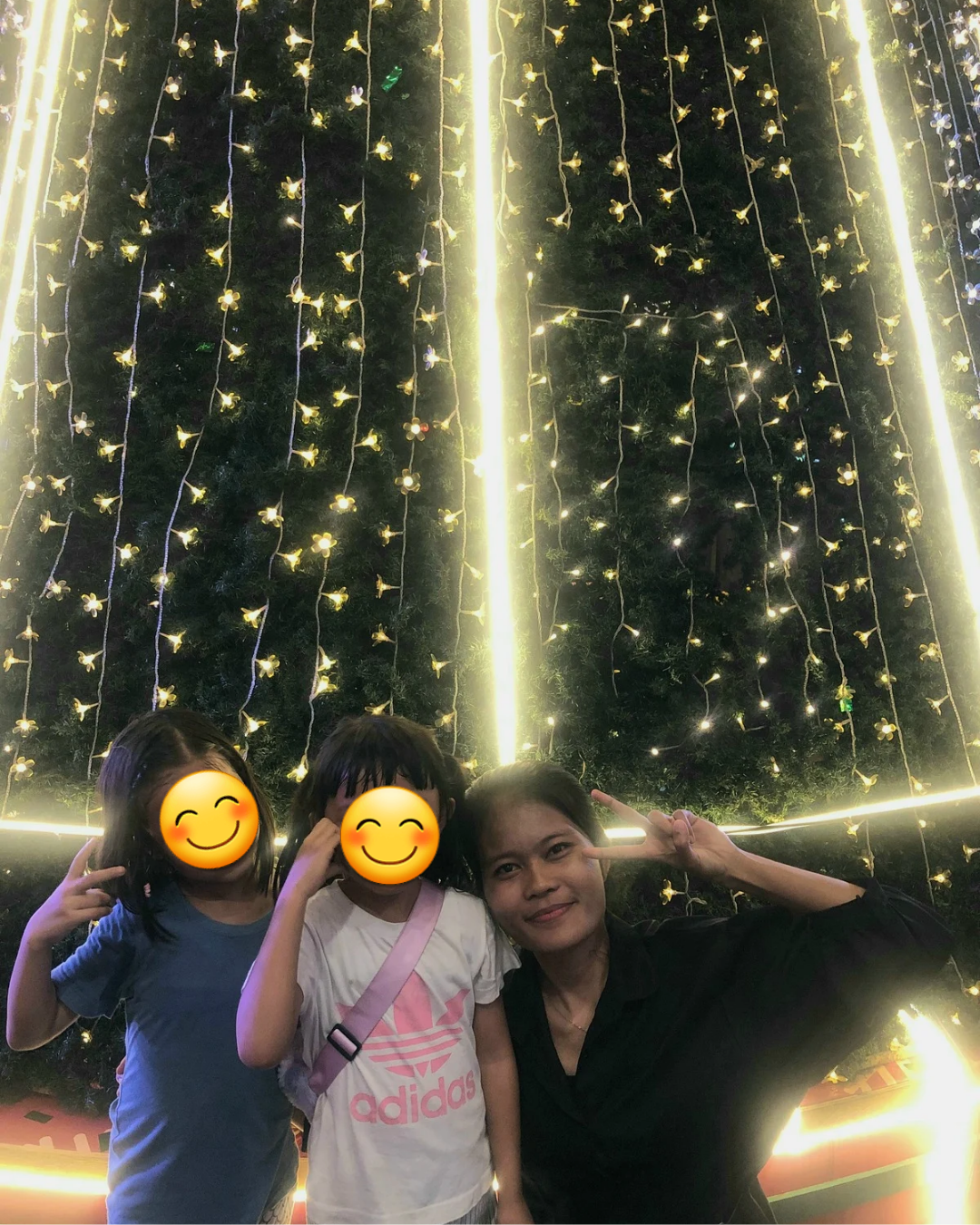 Putih-Pasir-Estetik-Minimalis-Kolase-Foto-Wisuda-Konten-Instagram_20260331_102816_0000